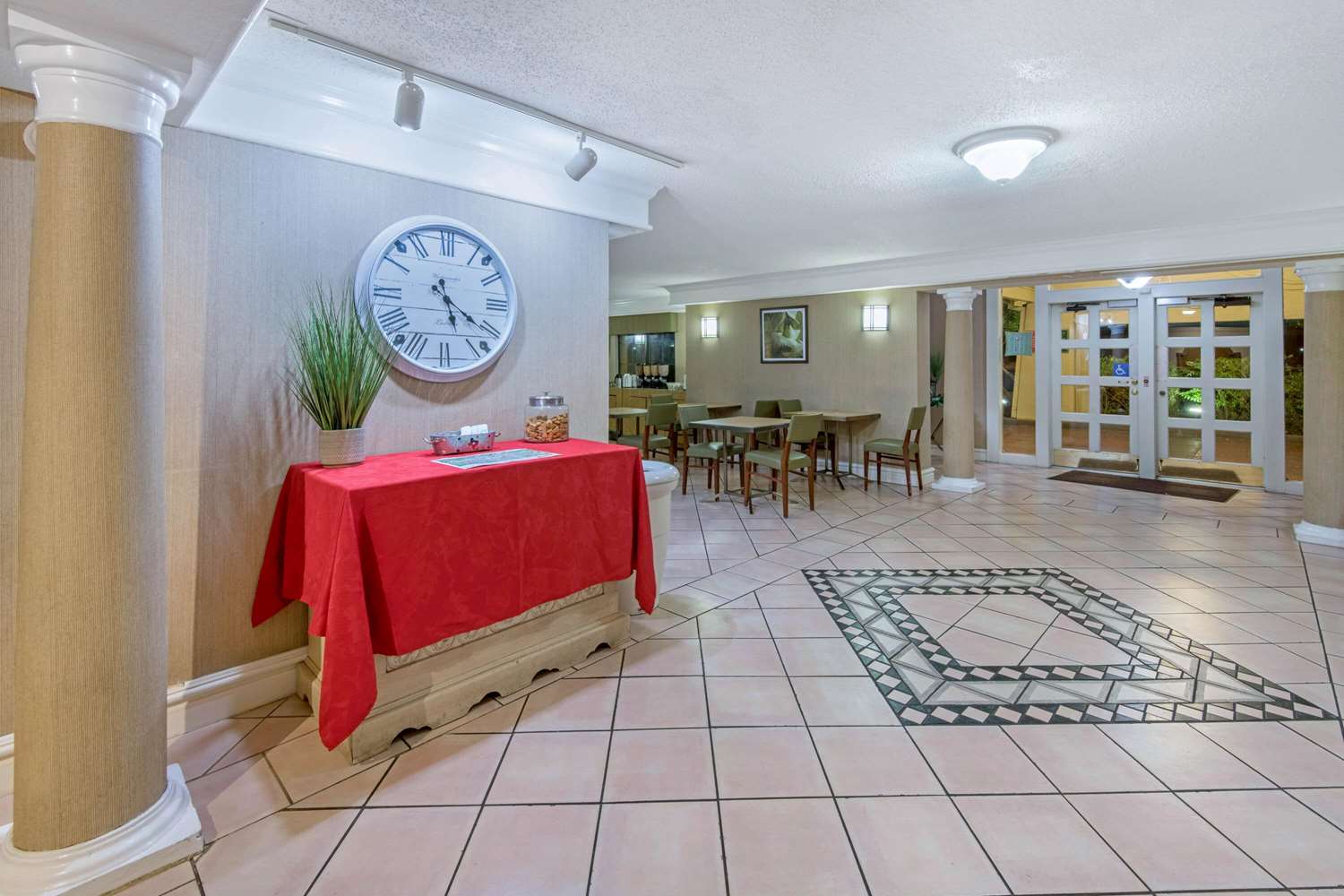 La Quinta Inn by Wyndham San Antonio I 35 N at Rittiman Rd - photo 27