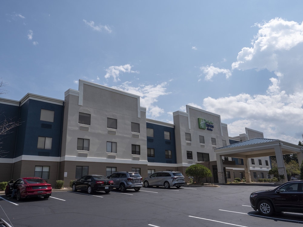 Holiday Inn Express & Suites Greenville Airport by IHG - photo 70