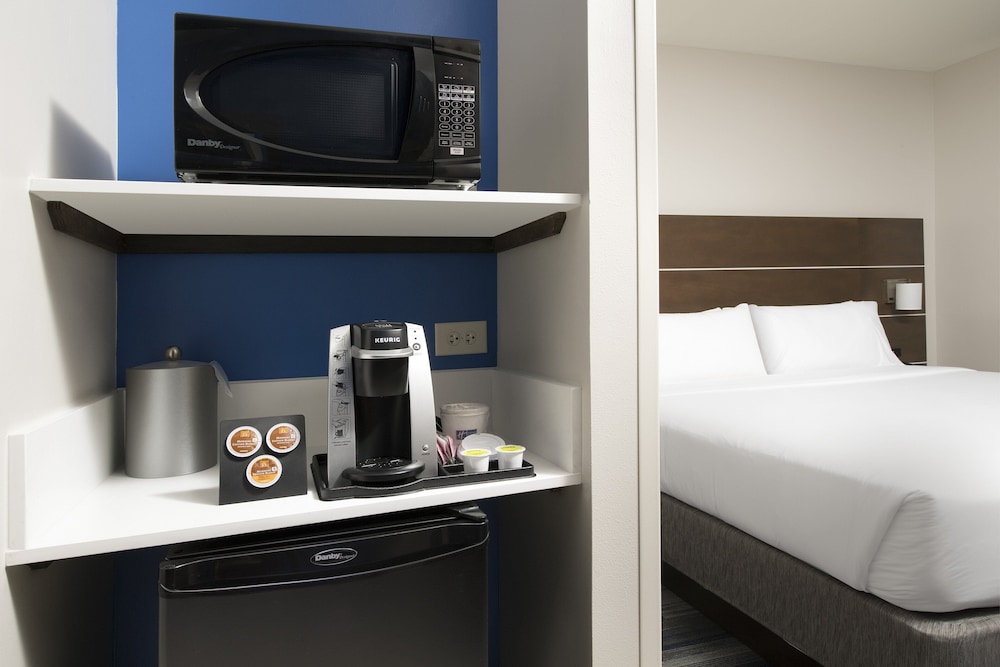 Holiday Inn Express & Suites San Antonio North Windcrest by IHG - photo 12