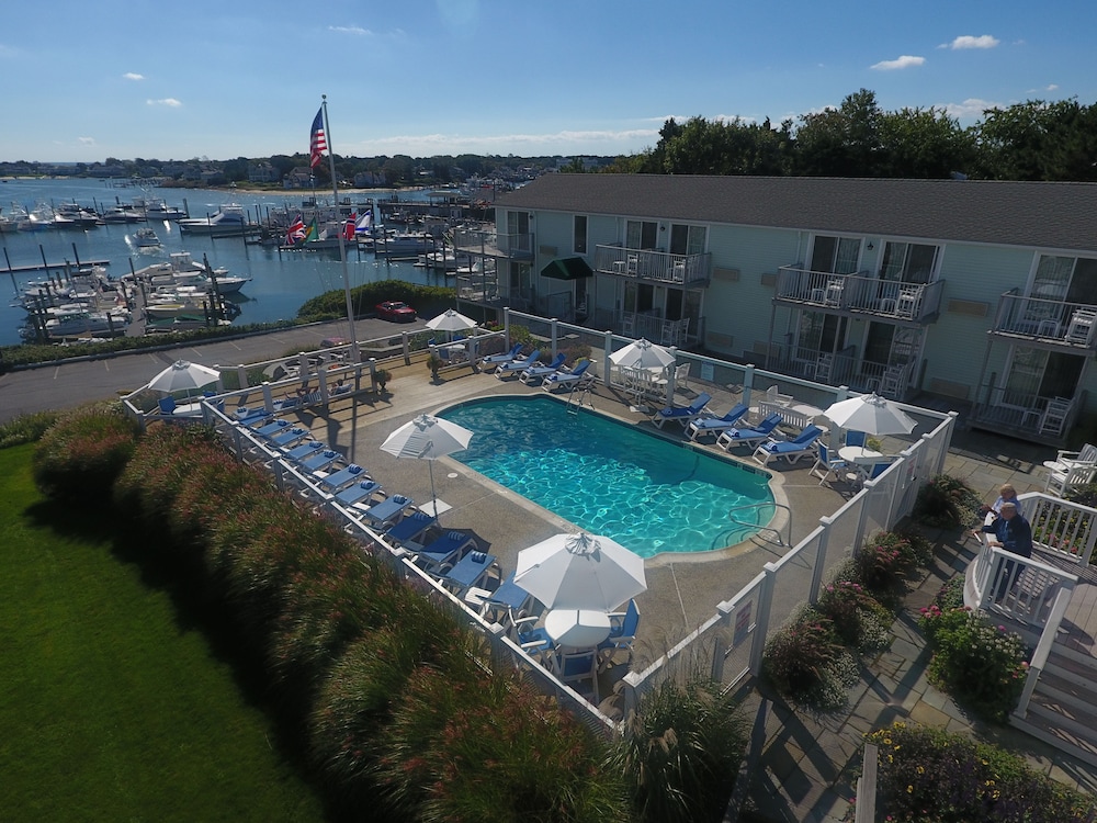 Anchor In Distinctive Waterfront Lodging - photo 43