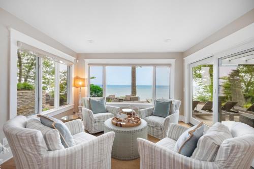 Sunset Shores Sanctuary by Juniper Holiday Home — 4-Star Luxury Hotel in Coloma, United States