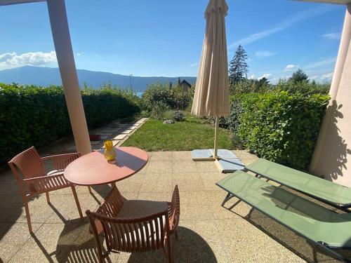 Au Bonheur Des Roses Parking Terrasse & Jardin — hotel in Veyrier-Du-Lac