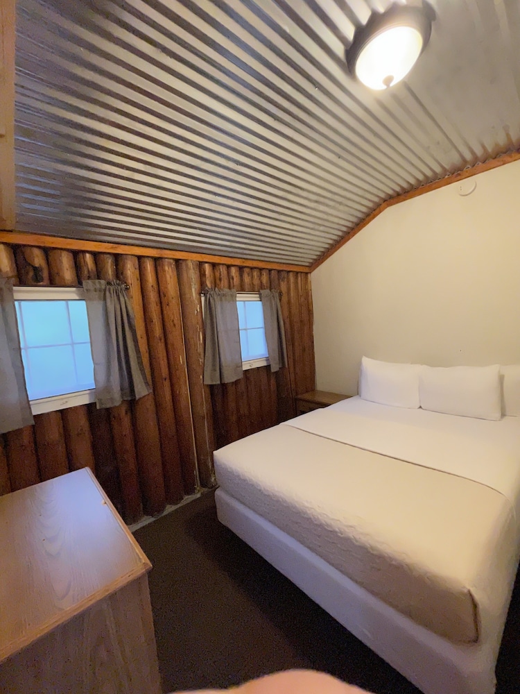Hanging Horn Lakeside Resort - photo 11