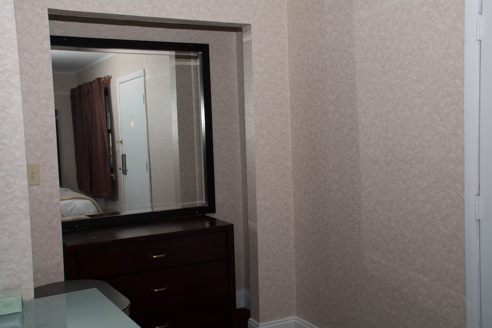 Atlantic Inn & Suites - photo 9