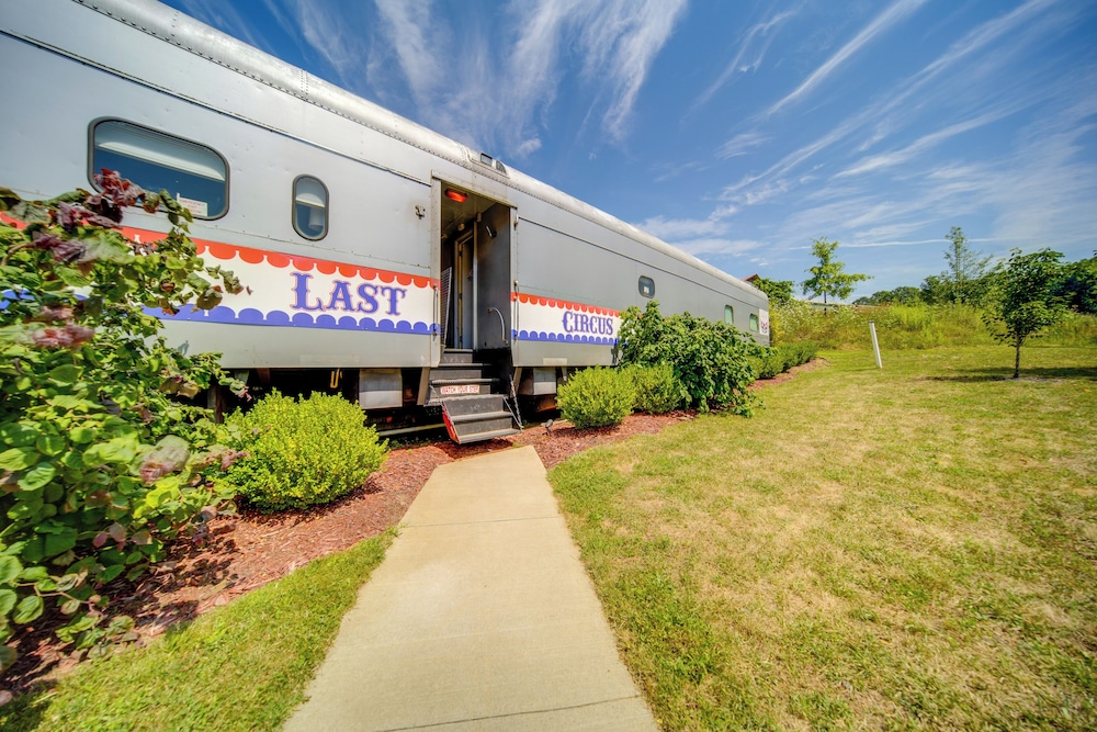 The Artiste Converted Railcar In Dubois — Dubois