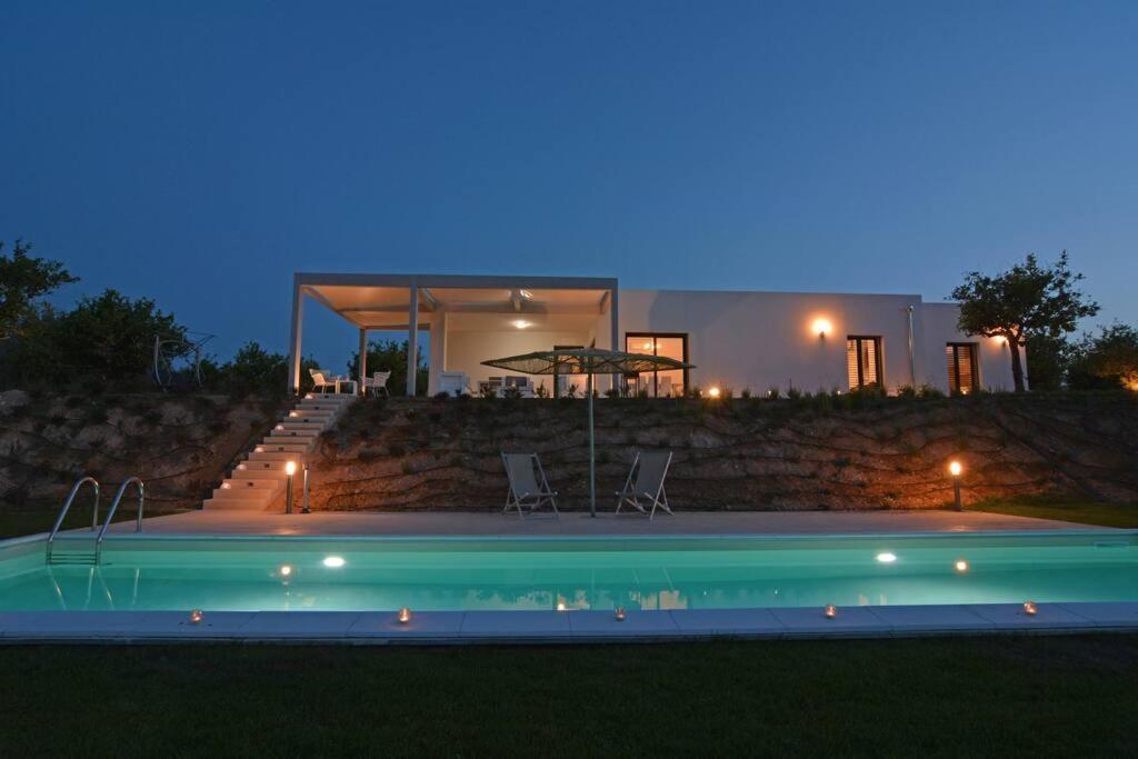 Villa Mennula Vista Mare Montagne Piscina Privata Tenuta Il Cavaliere di Italia Noto — 4-Star Luxury Hotel in Noto, Italy
