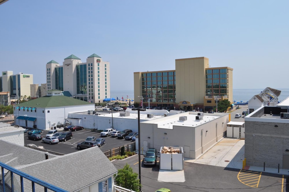 Blue Marlin Inn & Suites - photo 13