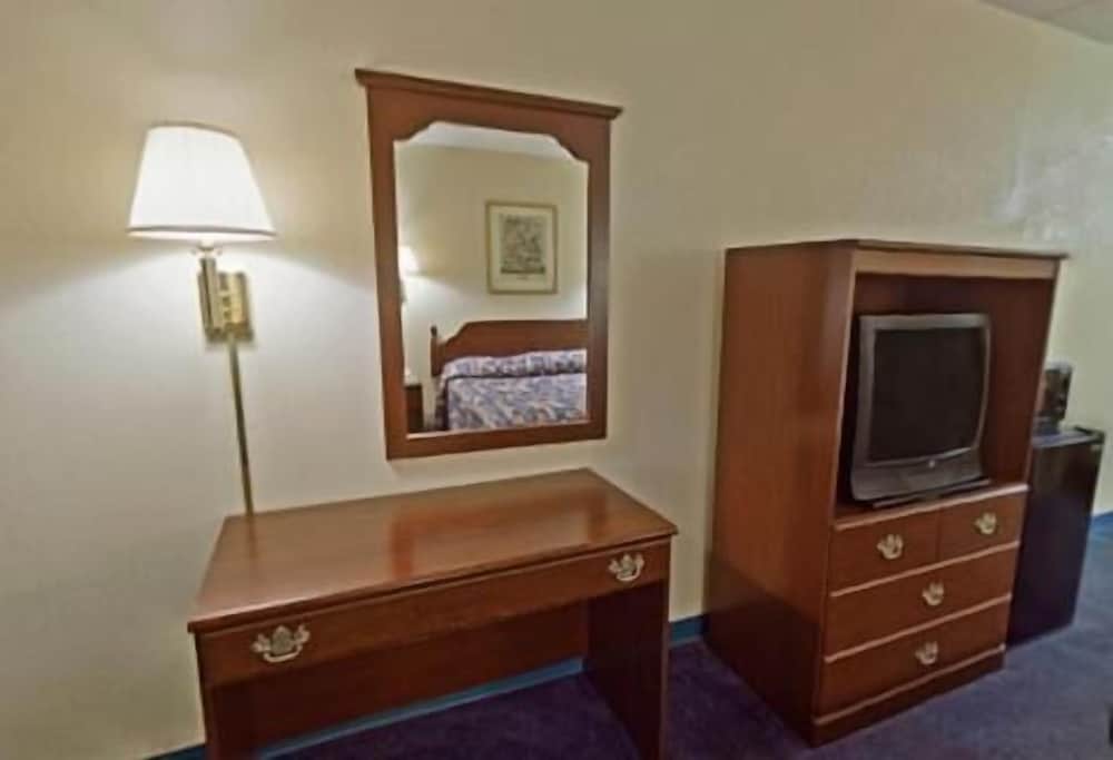 Americas Inn - photo 18