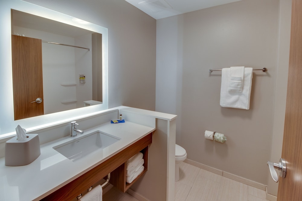 Holiday Inn Express & Suites Union City by IHG - photo 17
