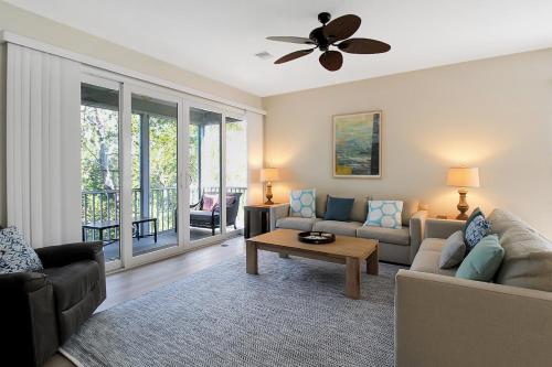 Stylish Longboat Key townhome minutes to beach Ospreys Nest — hotel in Longboat Key