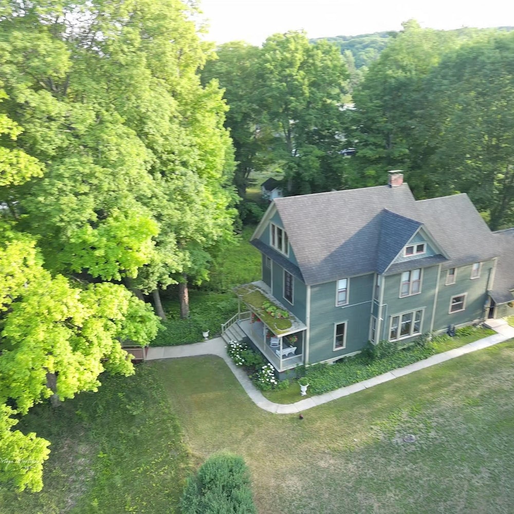 Bridgewalk Estate a Wanderlust Abodes Property in Traverse City, United States