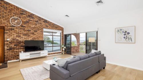 Pet friendly Government House 35 Government Road water views — 4-Star Luxury Hotel in Nelson Bay, Australia