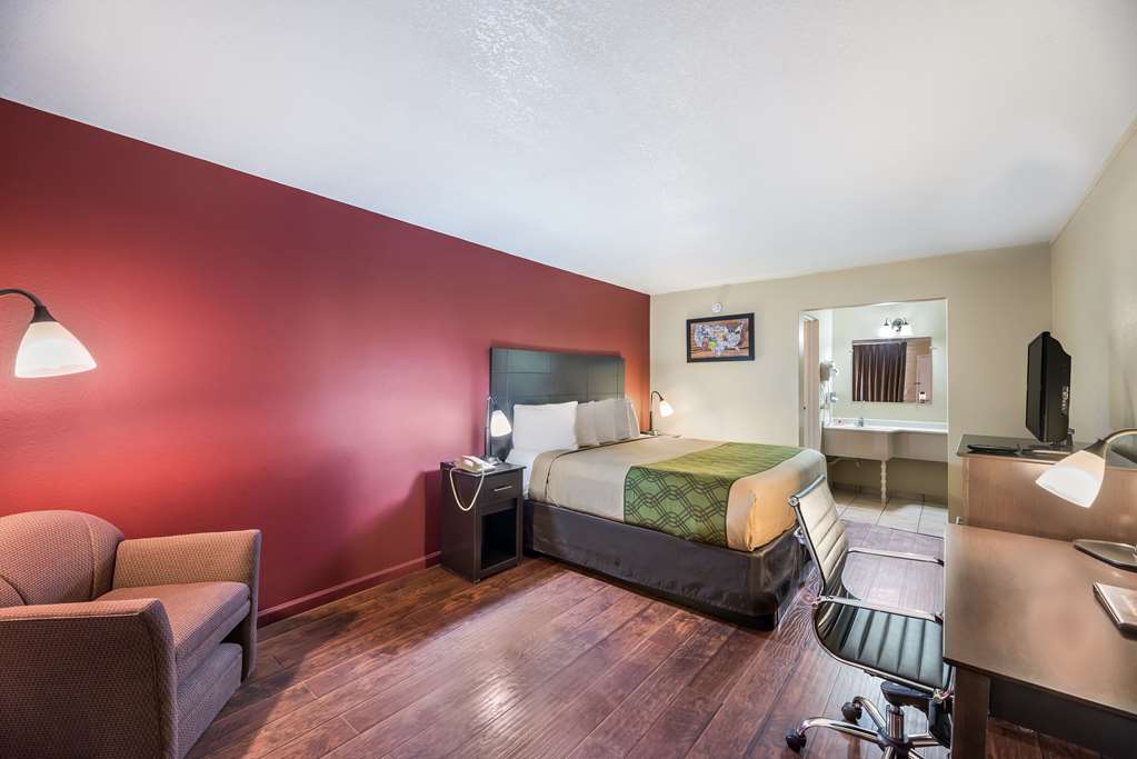 Econo Lodge I 40 exit 286 Holbrook - photo 8
