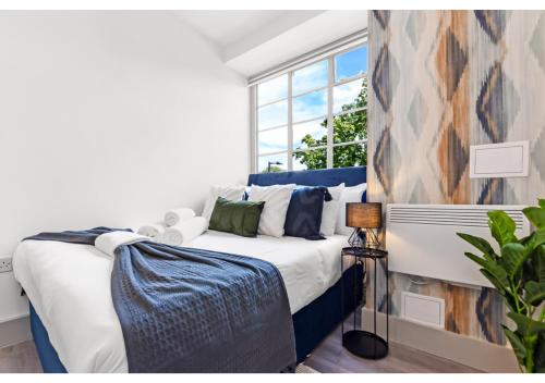 Modern Comforts 2 BD Flat Sleeps 5 — 4-Star Luxury Hotel in London, United Kingdom