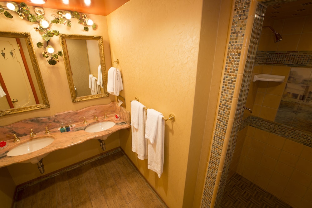 Madonna Inn - photo 253