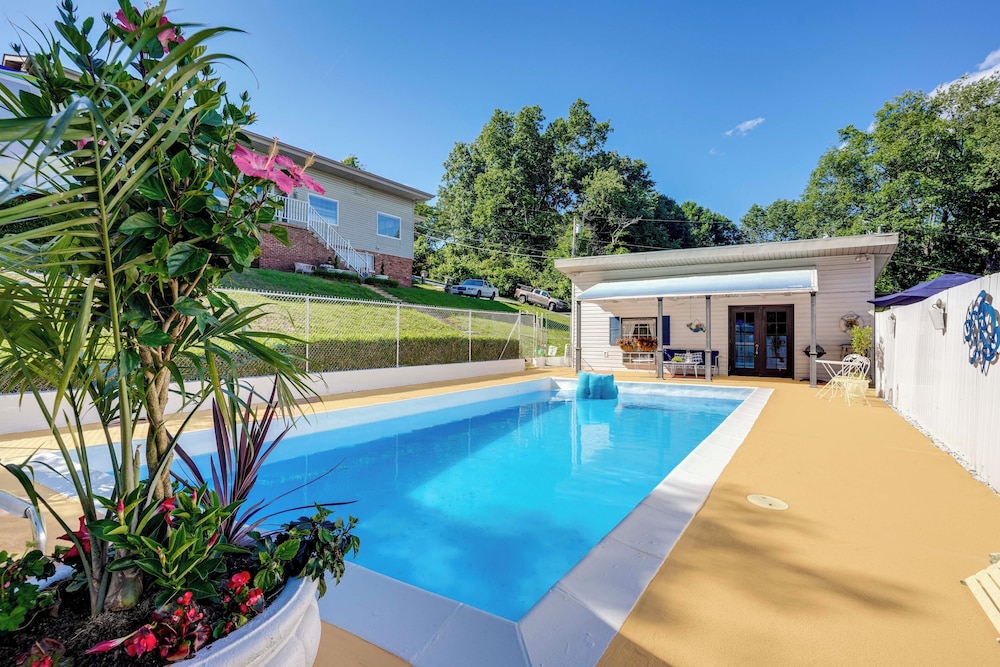 4 Mi to Downtown Chattanooga Vibrant Studio — 4-Star Luxury Hotel in Chattanooga, United States