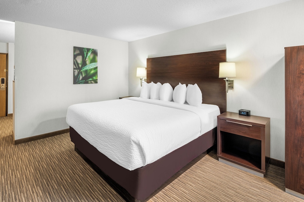 EverSpring Inn & Suites - photo 9