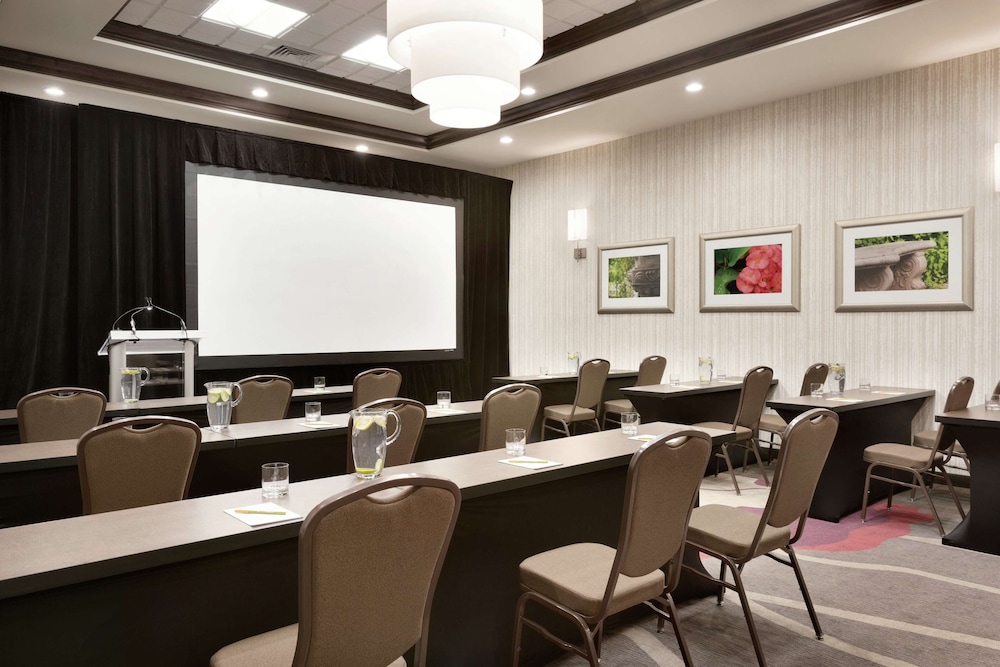 Hilton Garden Inn Pittsburgh Airport South Robinson Mall - photo 29
