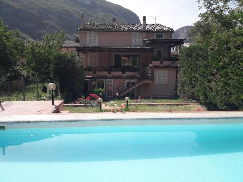 Villa Claudia indipendente con piscina ad uso esclusivo — 4-Star Luxury Hotel in Genga, Italy