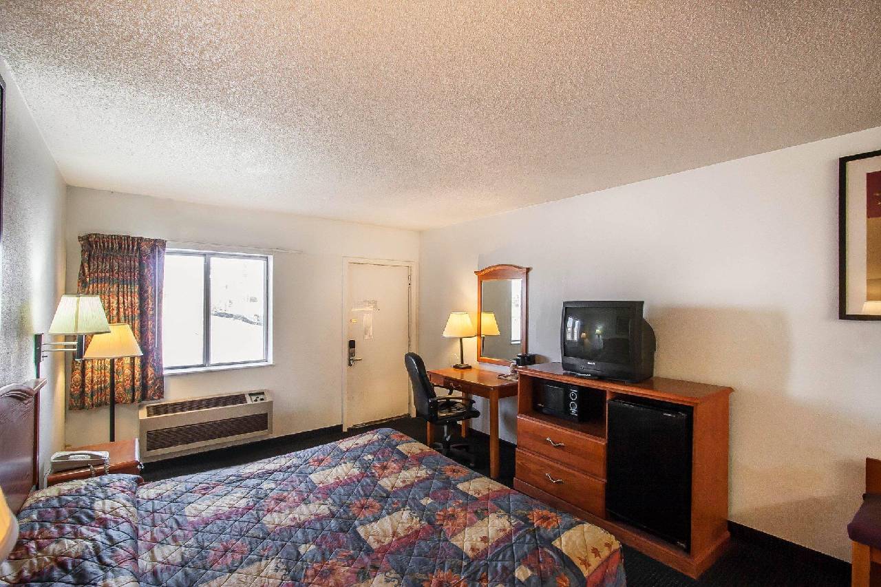 Rodeway Inn Effingham - photo 9