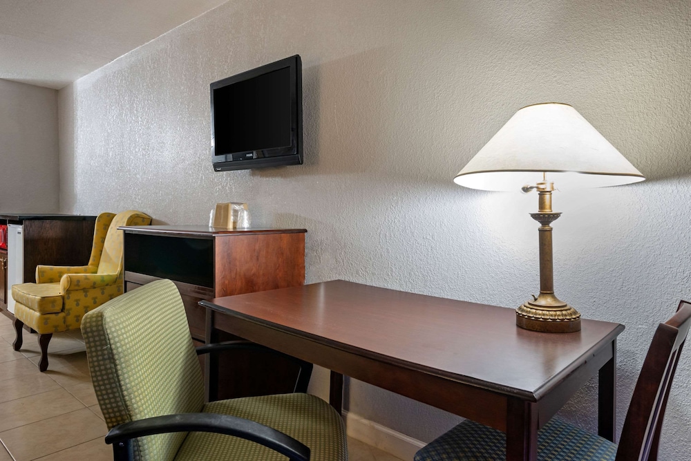 Rodeway Inn Clermont - photo 12