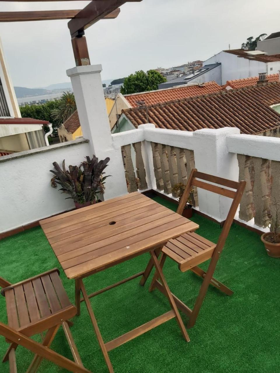 Cerca Del Puerto Deportivo Y de la Playa — Cangas Do Morrazo — photo 5
