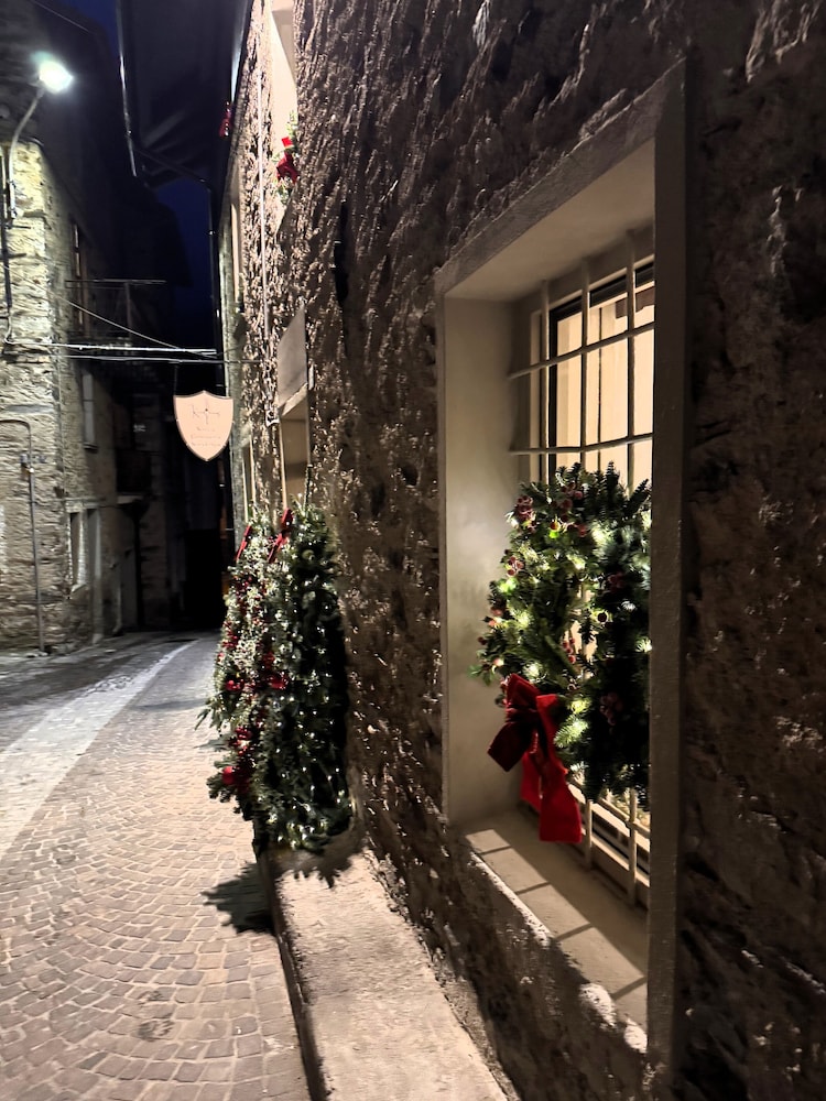 Antica Foresteria Karolingia in Ponte Di Legno, Italy