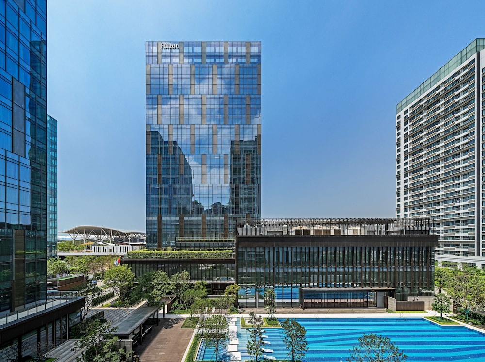 Hilton Shenzhen World Exhibition & Convention Center — 4-Star Luxury Hotel in Shenzhen, People's Republic of China