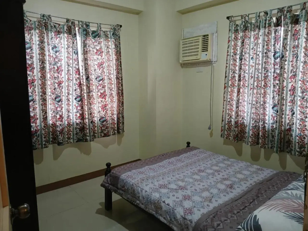 Field Residences Bedroom — 4-Star Luxury Hotel in Manila, Philippines