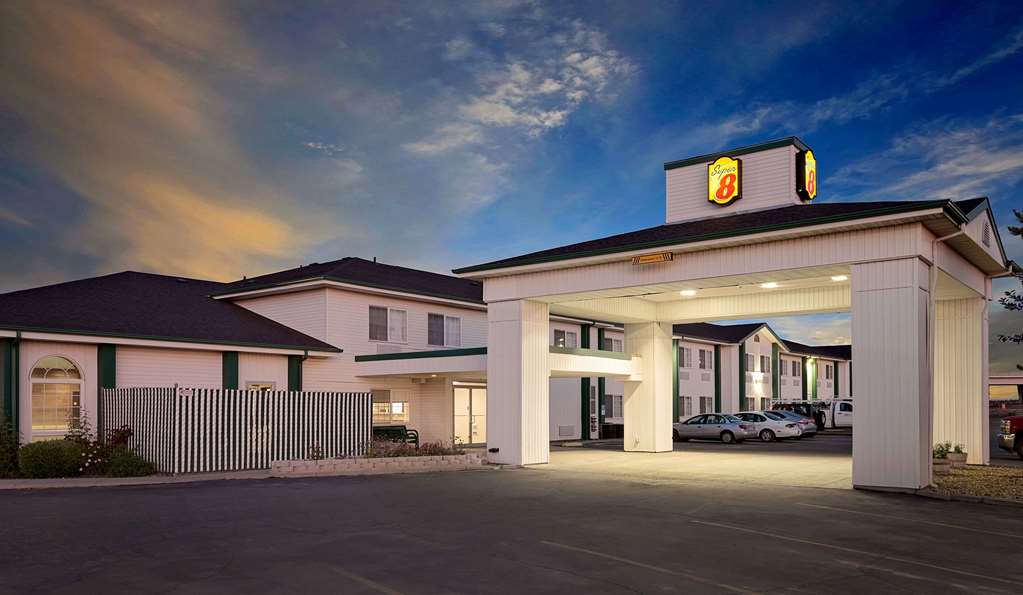 Super 8 by Wyndham Battle Mountain - featured photo