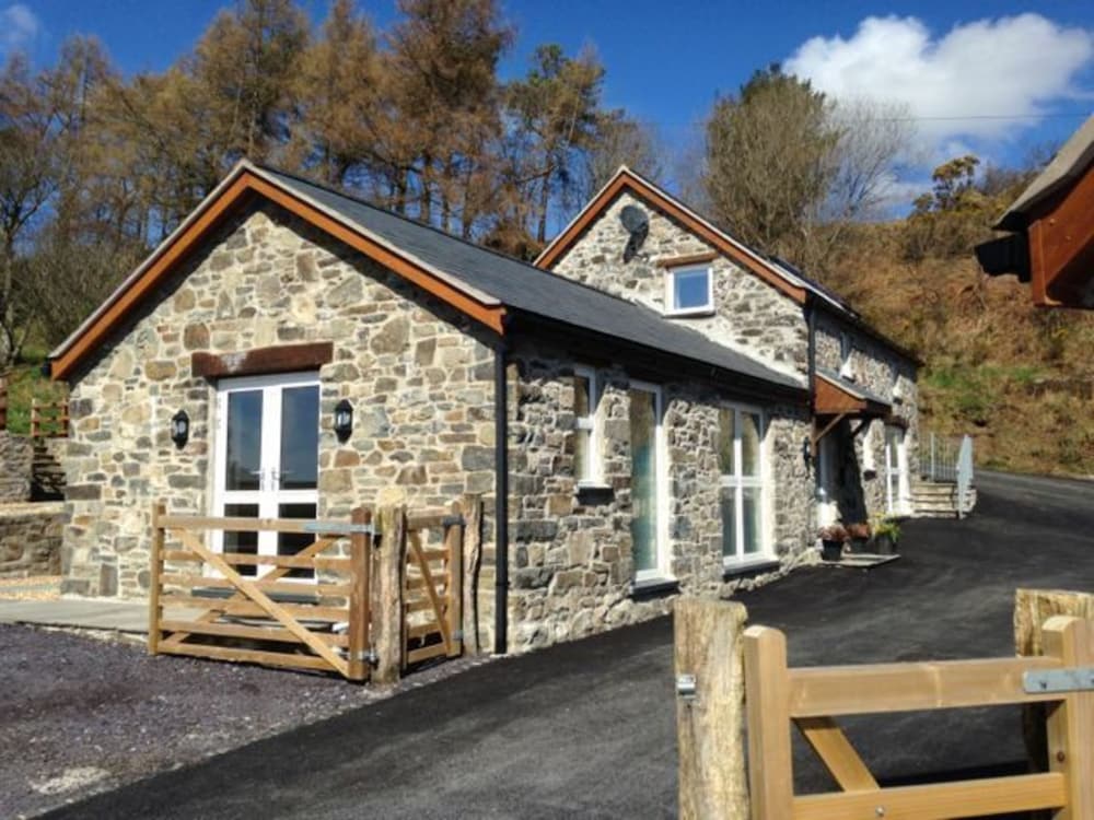 Bwthyn Clychaur Gog 10887614 — Derwen
