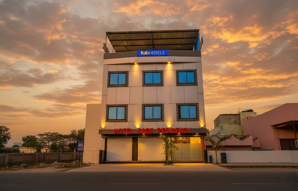 Fabhotel Sage Residency - last minute hotel in Indore