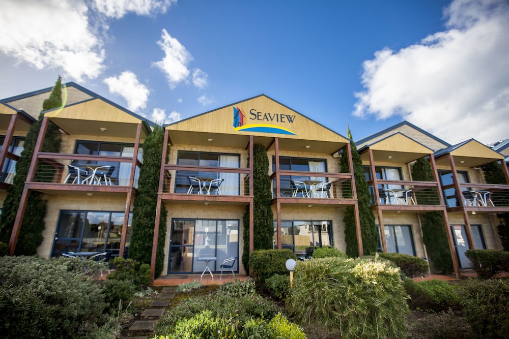 Seaview Motel and Apartments — 4-Star Luxury Hotel in Apollo Bay, Australia