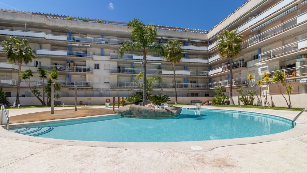 BT Port Canigo Apartaments — carbon neutral stay, Roses