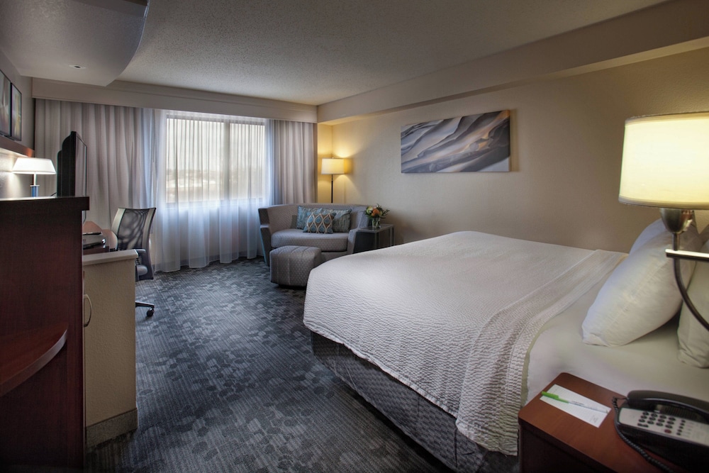 Courtyard by Marriott Fayetteville - photo 7