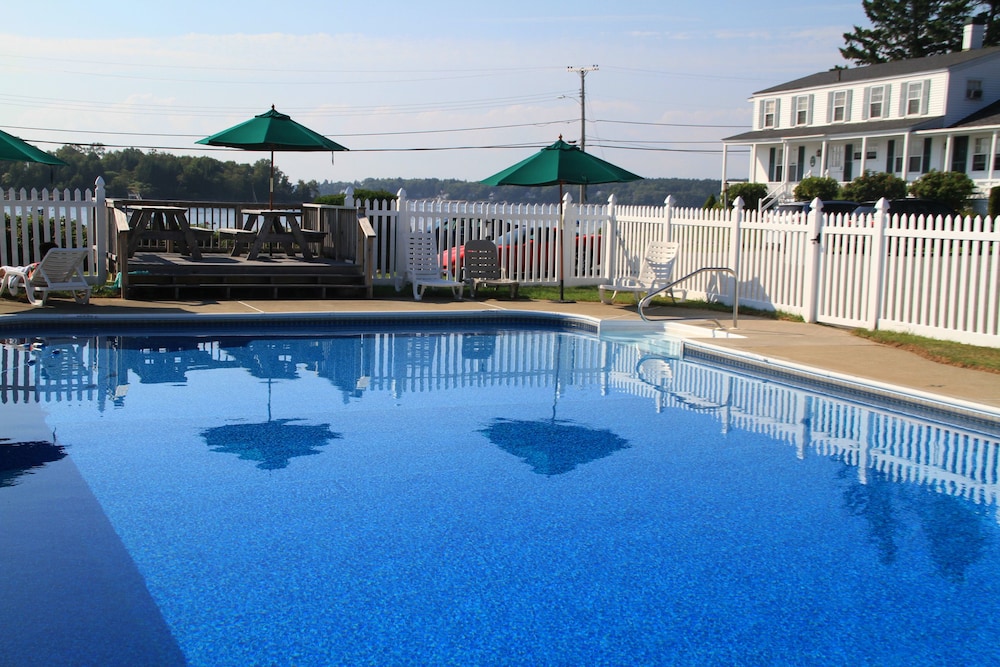 Bluebird Ocean Point Inn - photo 56