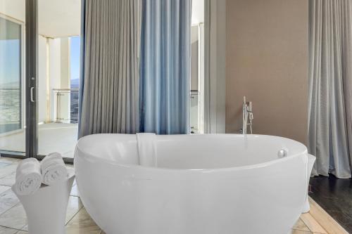 Vegas Palms HIGH 52nd fl. 1BDR corner penthouse 1220sqft