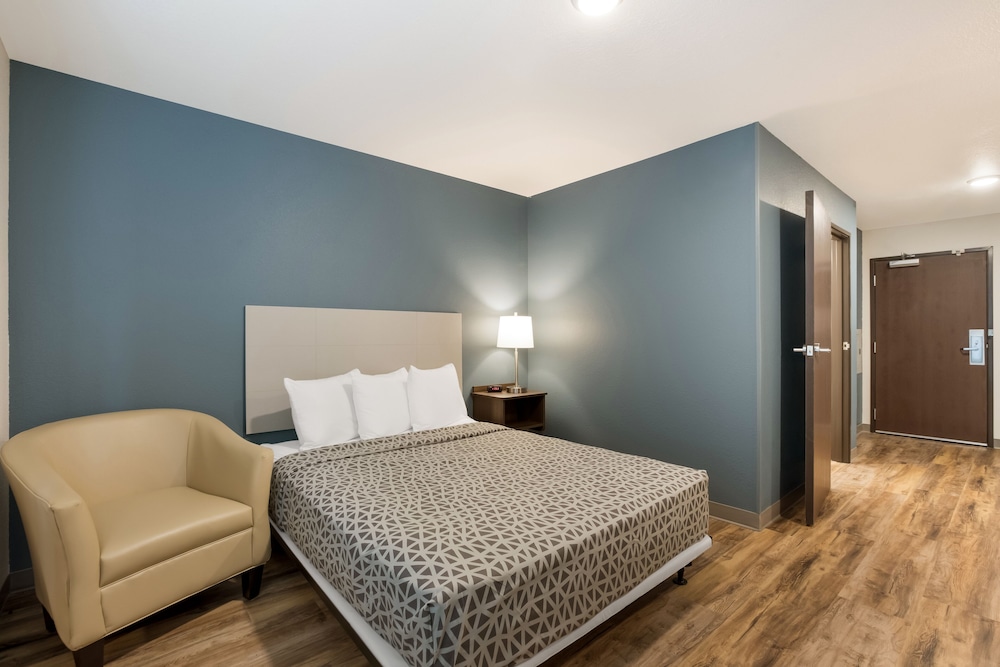 WoodSpring Suites South Brunswick Princeton - photo 9