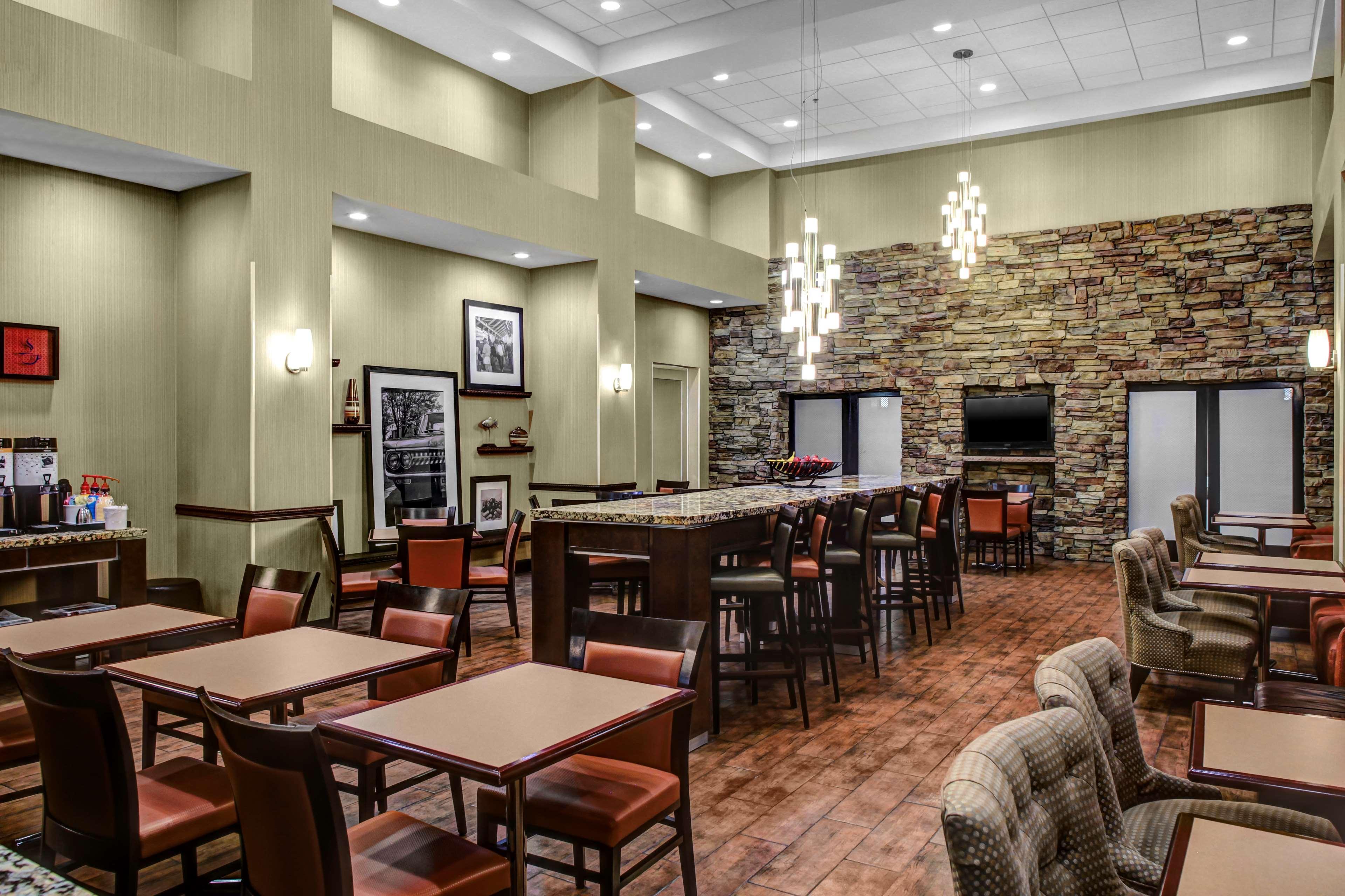 Hampton Inn & Suites Bakersfield Hwy 58 CA - photo 23