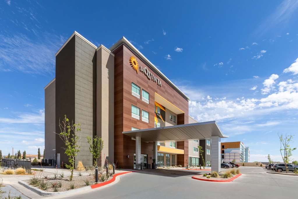 La Quinta Inn & Suites by Wyndham El Paso East Loop 375 - photo 16