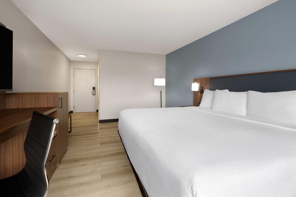 Wingate by Wyndham Dublin Near Claytor Lake State Park - photo 19