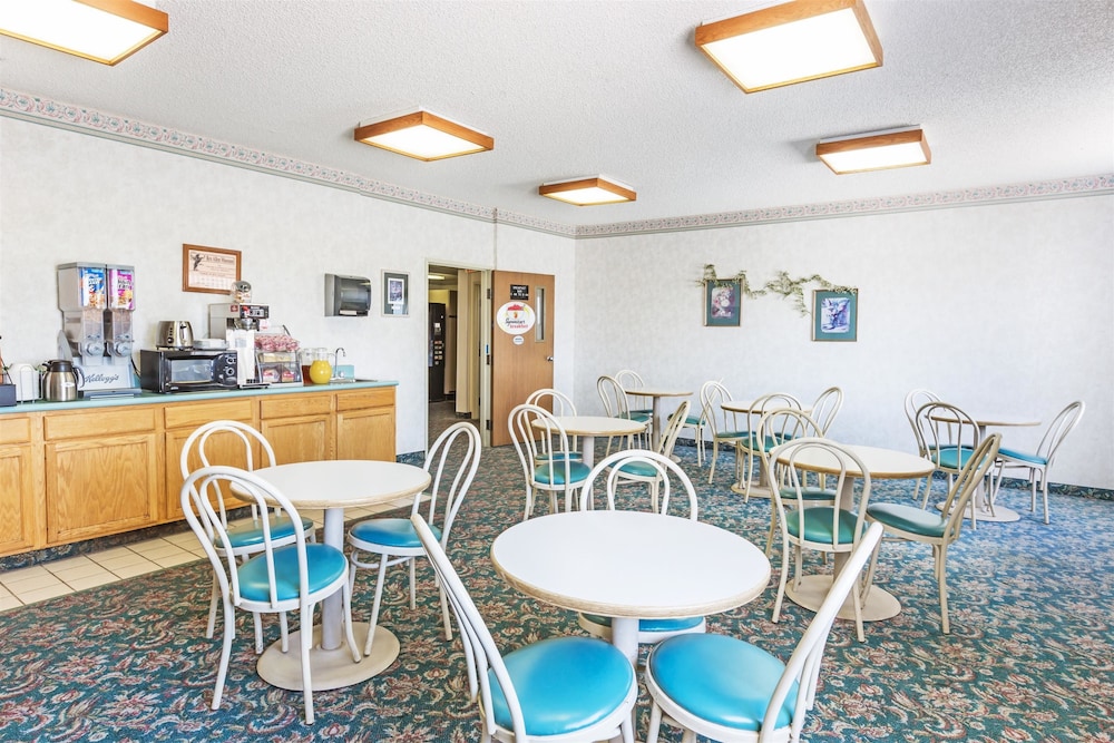 Super 8 by Wyndham Willcox - photo 18