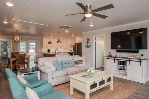 Mermaid Manor by Oak Island Accommodations - photo 16