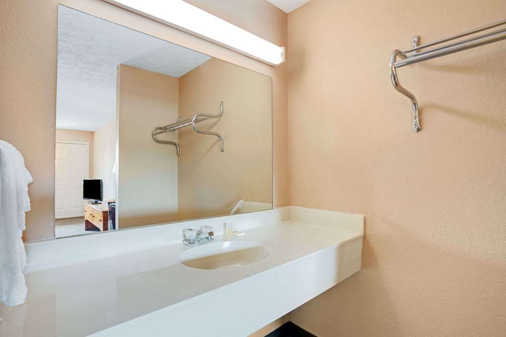 Days Inn by Wyndham Joelton Nashville - photo 11
