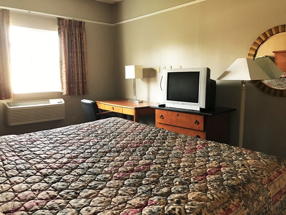 Bella Vista Inn and Suites - photo 2