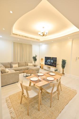RJ's Beautiful 3 Bedroom Apartment — 4-Star Luxury Hotel in Khobar, Saudi Arabia