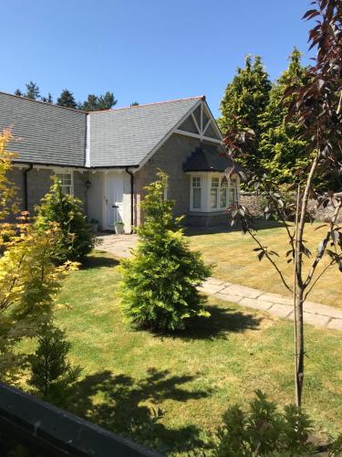 Westwood Cottage — 4-Star Luxury Hotel in Aboyne, United Kingdom