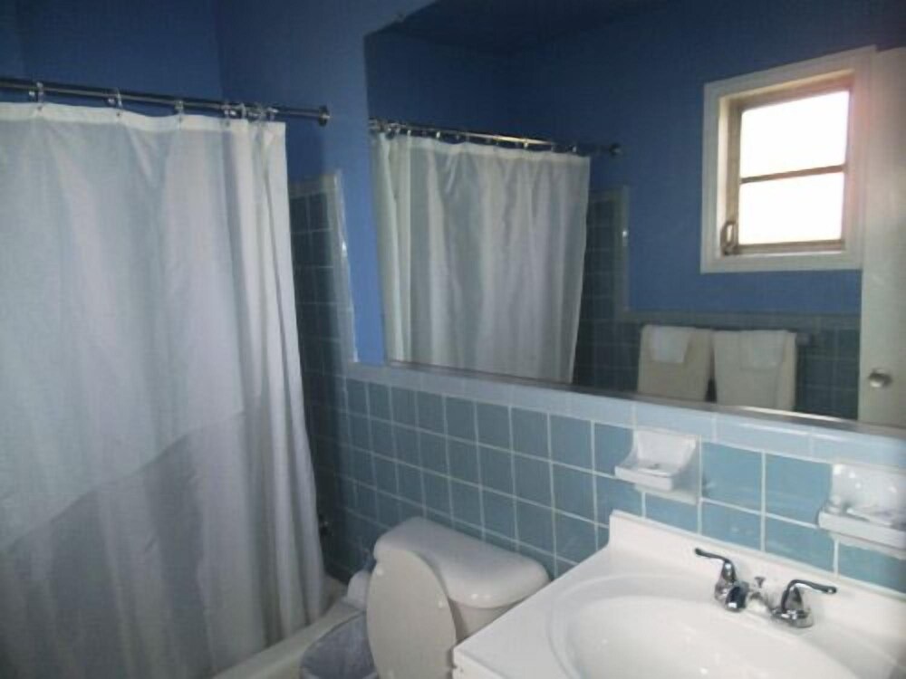 Relax Inn Franklin - photo 18