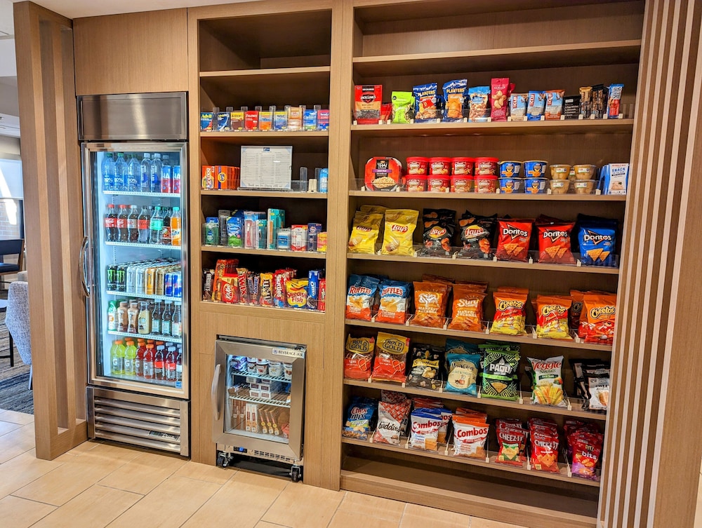Holiday Inn Express Indianapolis Airport by IHG - photo 43