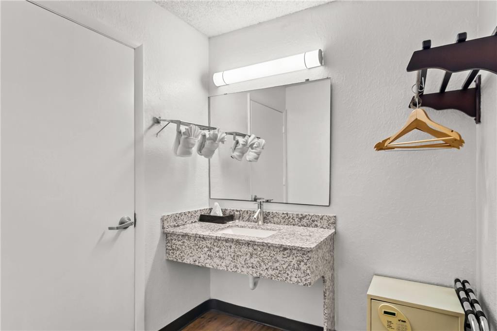 Travelodge Suites by Wyndham MacClenny - photo 30